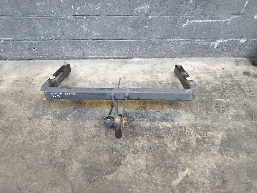 ATTACHE REMORQUE AUDI A4 B8 BREAK - Vue 1